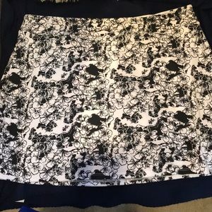 Costco skort black and whit , gently used
